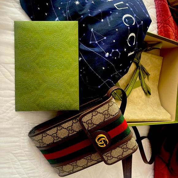 Wonderful gently used side satchel, owned only a year. - Picture 5 of 5